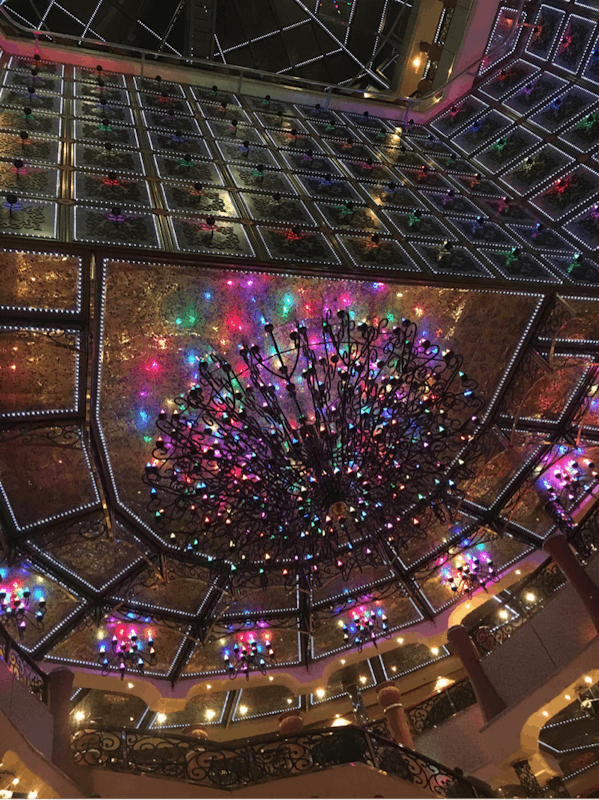 Atrium chandelier - Carnival Liberty