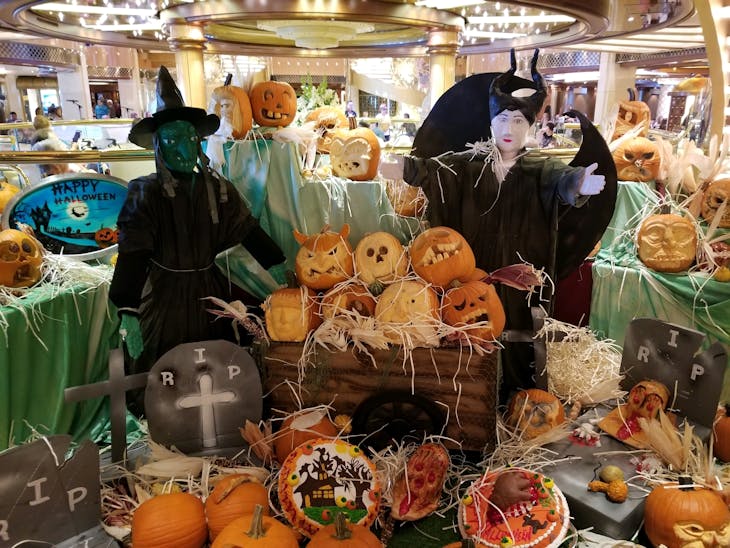 Halloween on the Royal - Royal Princess