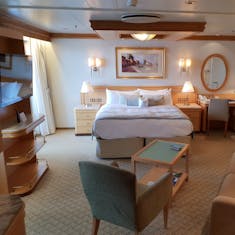 Suite S714 On Golden Princess Category V6