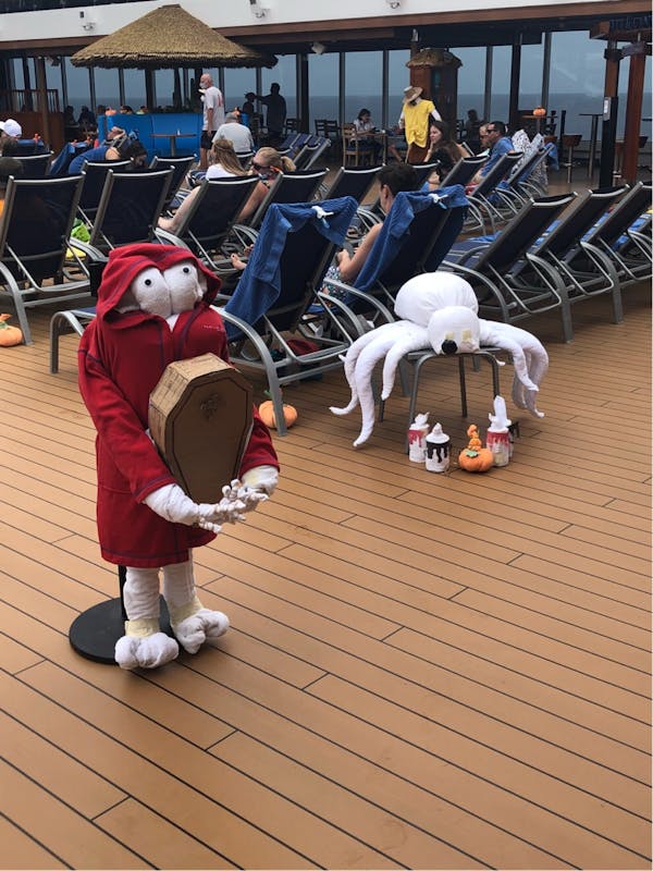 Towel creatures on the Lido on Halloween  - Carnival Horizon