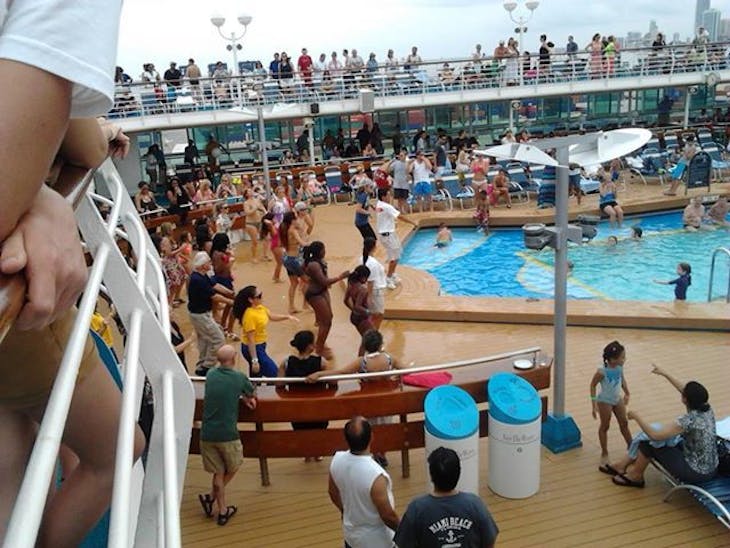 poolside deck - Majesty of the Seas