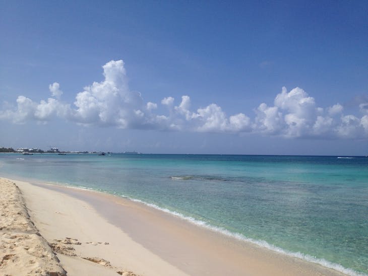 7 mile beach in Grand Cayman - Carnival Paradise