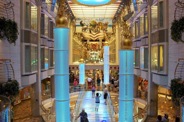 The Promenade - Freedom of the Seas