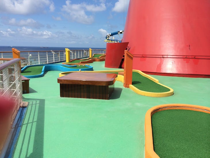 Mini Golf - Carnival Sunshine - Carnival Sunshine