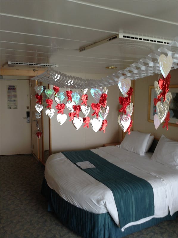 Freedom of the Seas cabin 9534 - Stateroom decorations congratulating our 45th wedding anniversary.