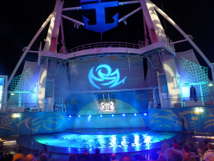 Aqua Theater Night Show - Allure of the Seas