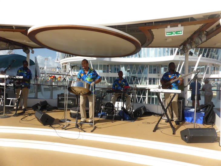 Live music poolside - Allure of the Seas