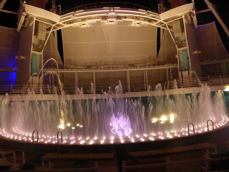 Dancing Waters Show - Allure of the Seas