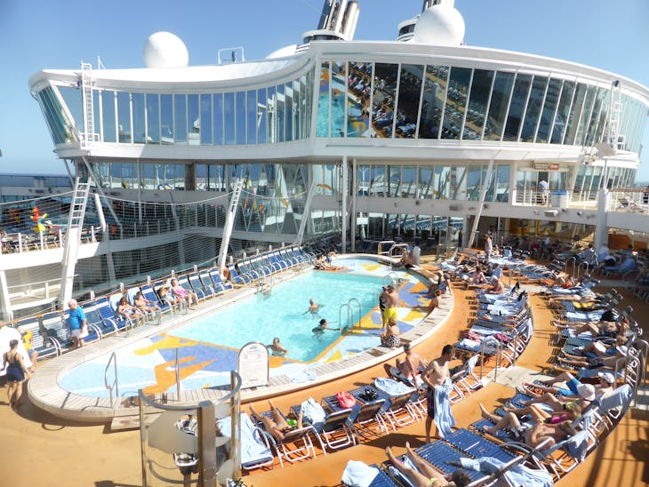 Poolside - Allure of the Seas