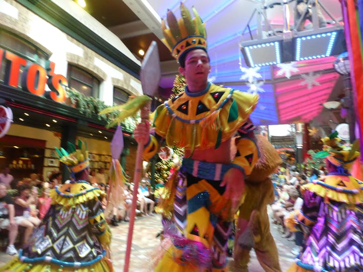 Parade - Royal Promenade - Allure of the Seas