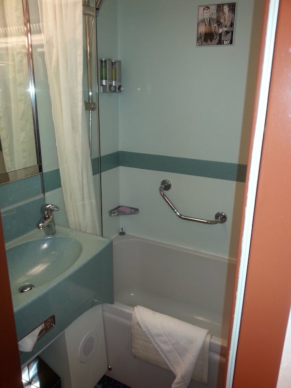 Carnival Dream cabin 1268 - the other bathroom