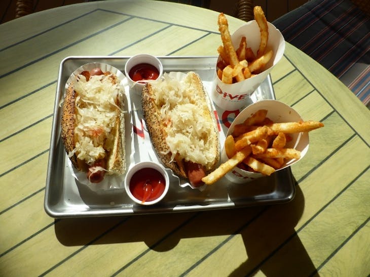 Dive-In Hot Dog Meal & Fries - Amsterdam