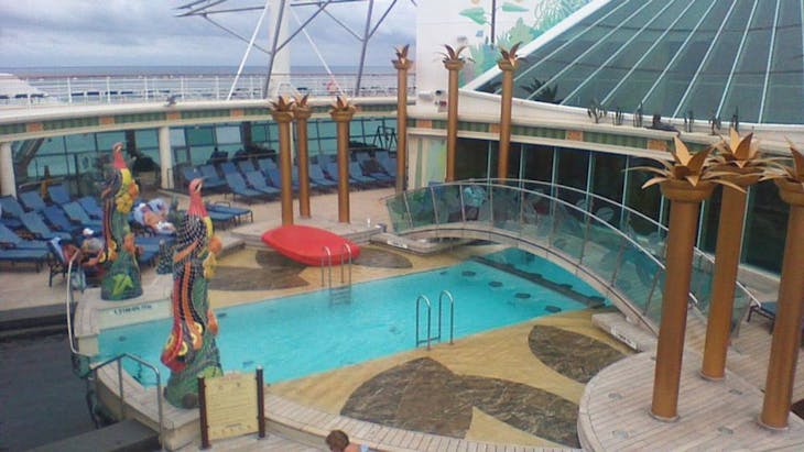 Adult Pool area - Independence of the Seas