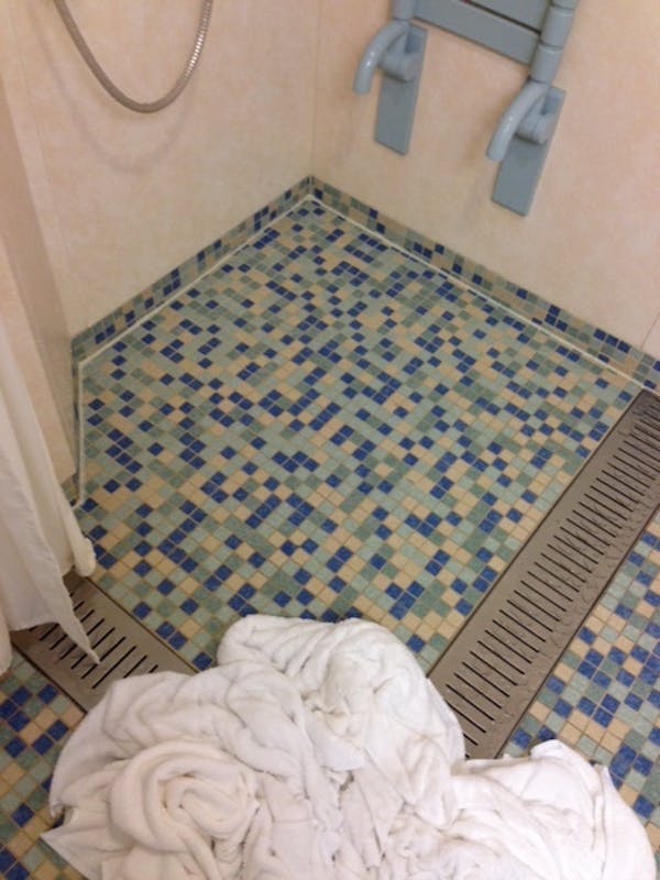 shower room, no bath tub - Mariner of the Seas