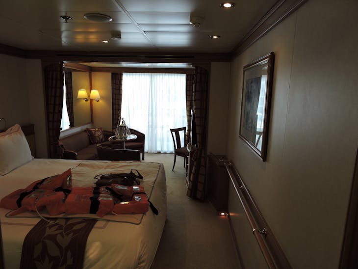 Bedroom to balcony - Seven Seas Navigator