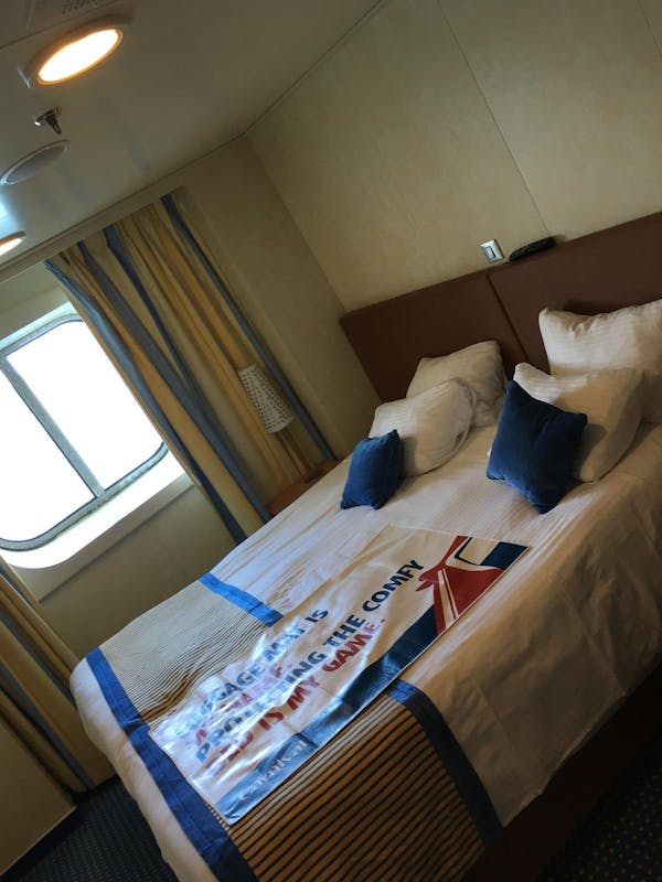 Carnival Breeze cabin 2443 - Bed