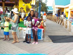 Nassau, Bahamas - nassau bahamas very welcoming they saw us standing there and she gave the kids 