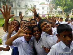 School Boys wavi8ng to me at the Colombo Museum
