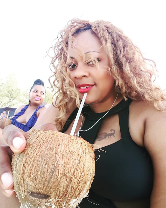 Nassau, Bahamas - $20 bottomless Bahama drinks on the beach