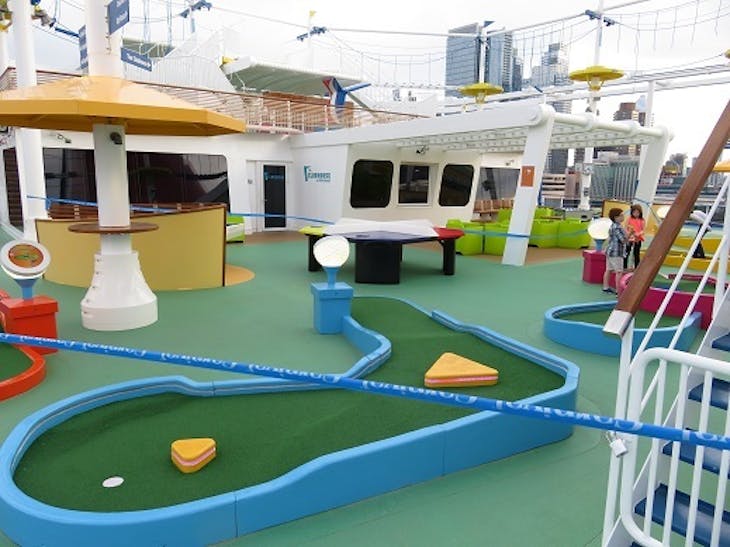 Mini golf - Carnival Vista