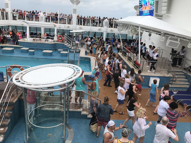 Enjoying the great day and fun on deck. - Norwegian Escape