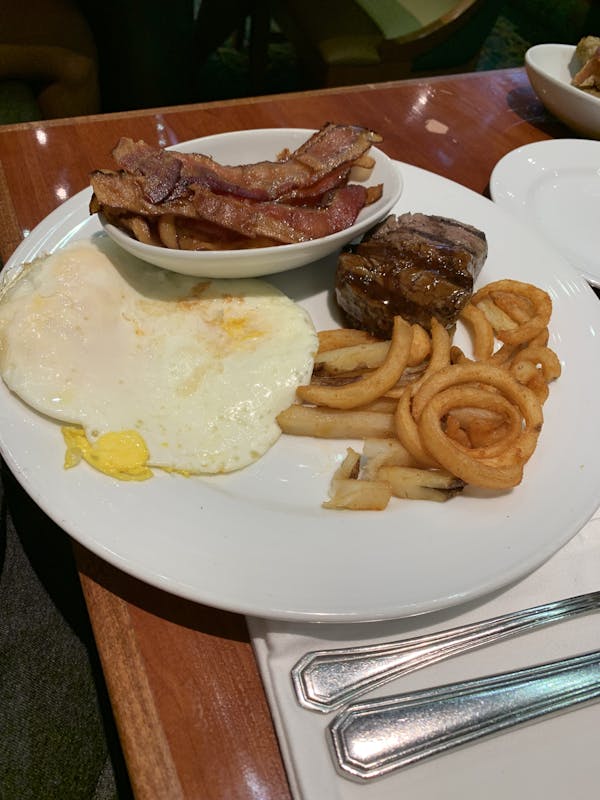 Brunch: Steak and eggs - Carnival Victory
