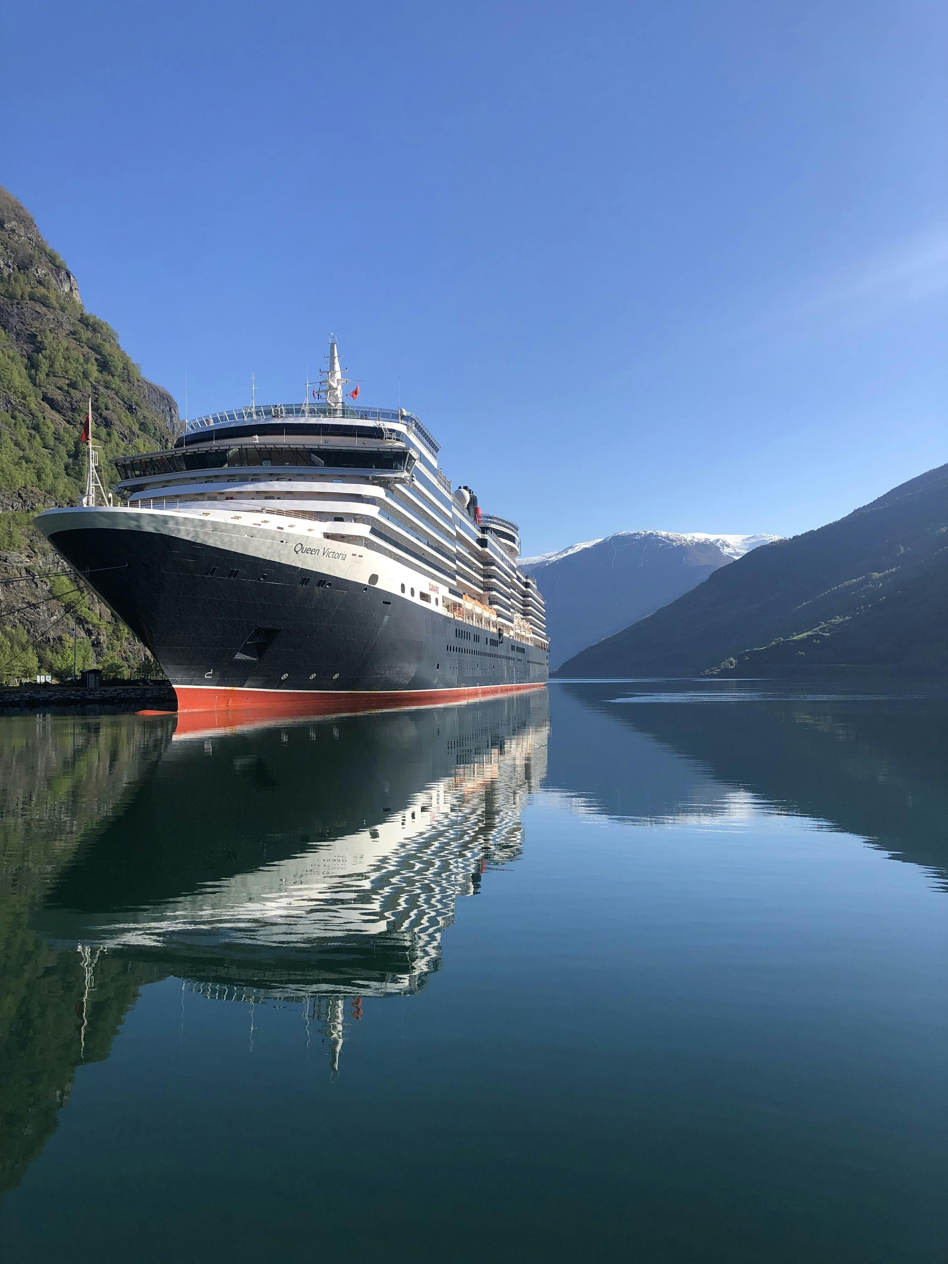 reviews of queen victoria cruise ship