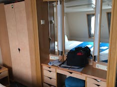 Storage area in main bedroom - Cabin 8500