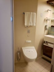 club suite bathroom - lots of extra room and storage space
