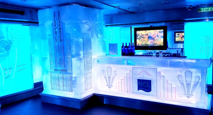 Norwegian Getaway, Bar, Skyy Vodka Ice Bar