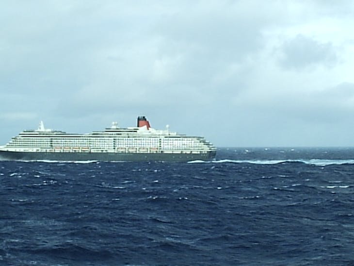 QV, CROSSING THE POND - Queen Elizabeth 2 (RETIRED) 93