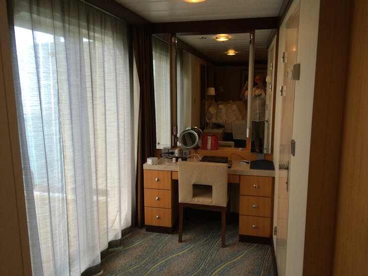 Dressing area of the master bedroom - Oasis of the Seas