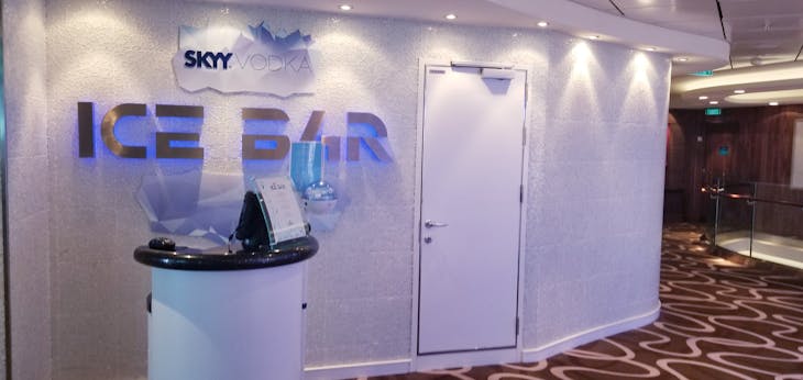 Norwegian Getaway, Bar, Skyy Vodka Ice Bar