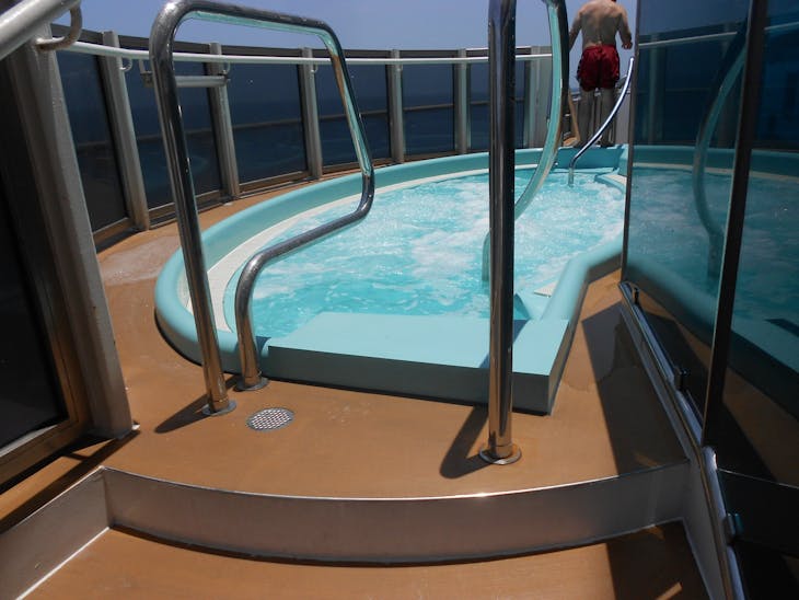 Deck 5 Hot Tub - Carnival Breeze