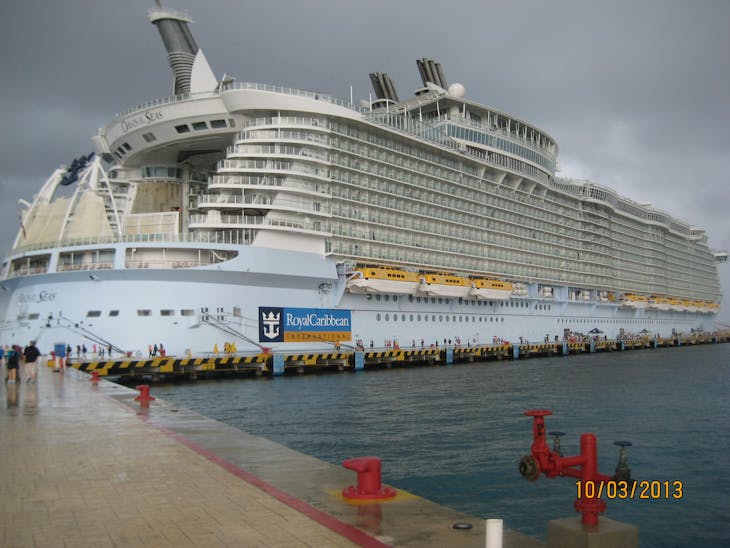 beautiful ship - Oasis of the Seas