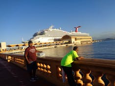 San Juan, Puerto Rico - Heading back to the ship with our case of water