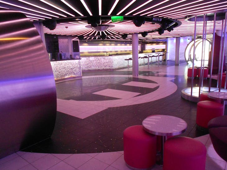 Nightclub - Carnival Breeze