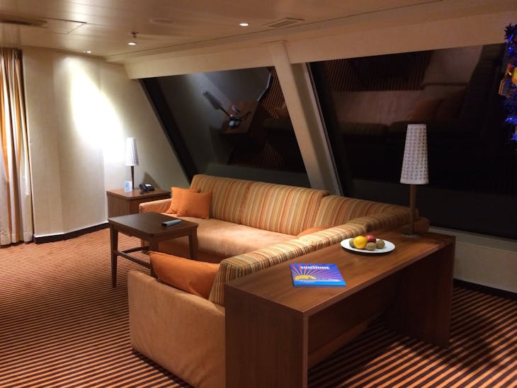 Captain's Suite, 9128 - Carnival Sunshine