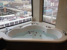 Hot tub in Haven suite