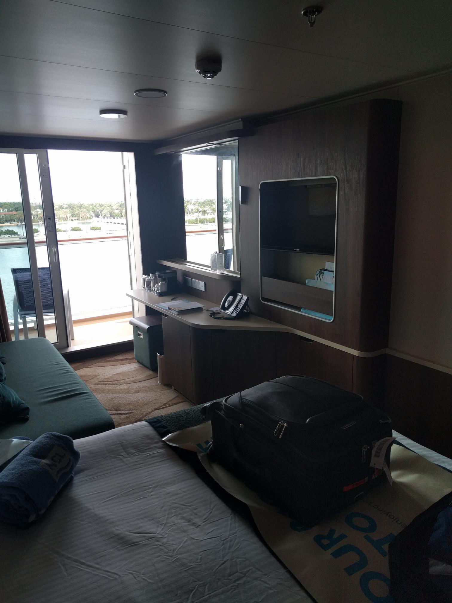 Family Balcony Stateroom, Cabin Category B4, Norwegian Escape